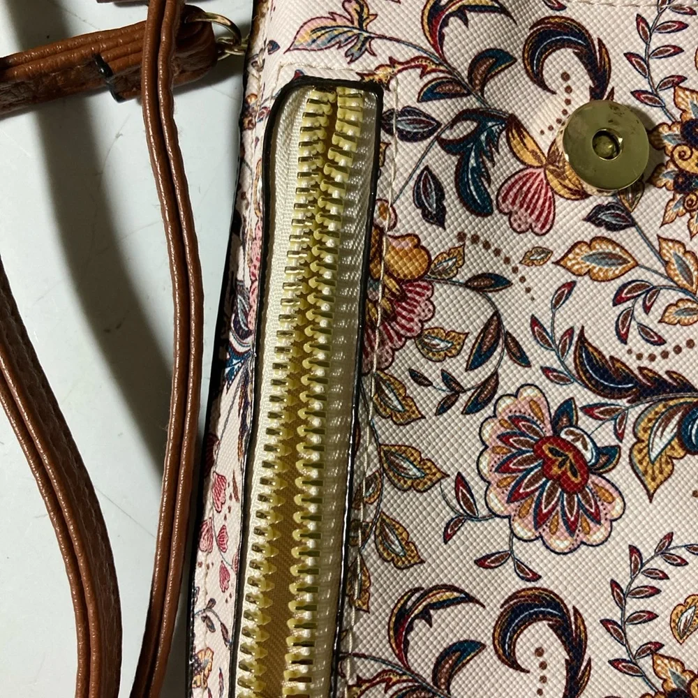 Safe Keepers Floral Crossbody Bag with Brown Accents - Picture 4 of 8